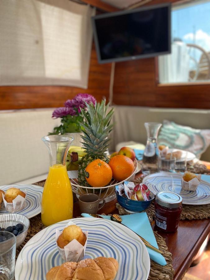 Отель Sailing Nights Boat&Breakfast Альгеро Экстерьер фото