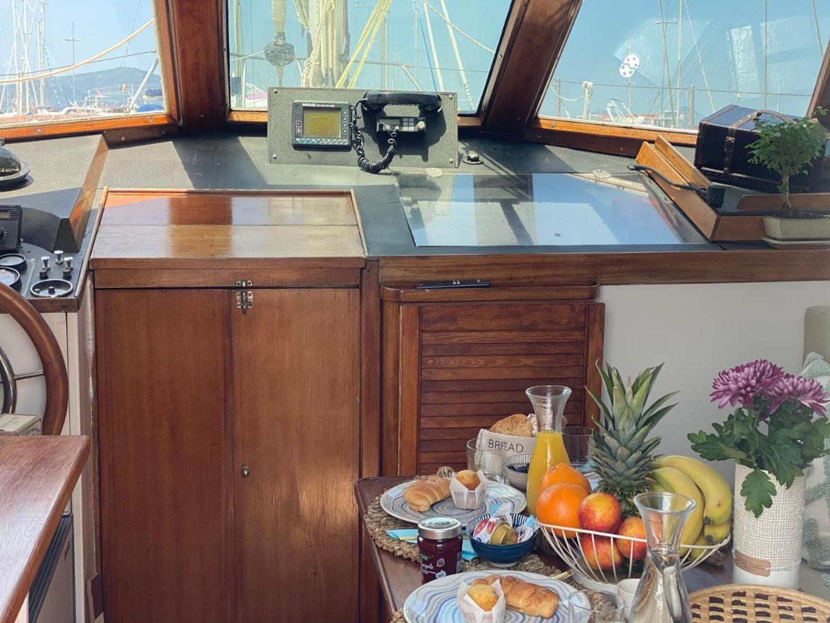 Отель Sailing Nights Boat&Breakfast Альгеро Экстерьер фото
