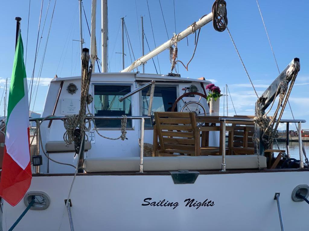 Отель Sailing Nights Boat&Breakfast Альгеро Экстерьер фото